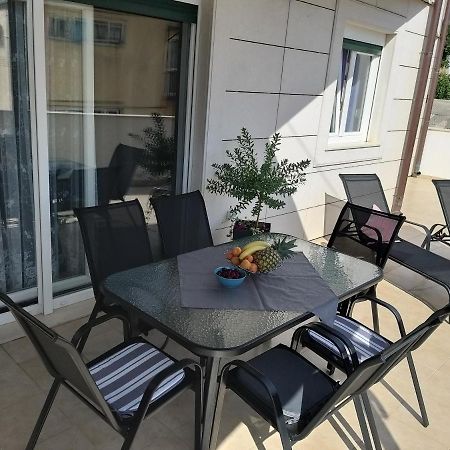 3 Bedroom Apartment With Terrace And Free Parking スプリト エクステリア 写真