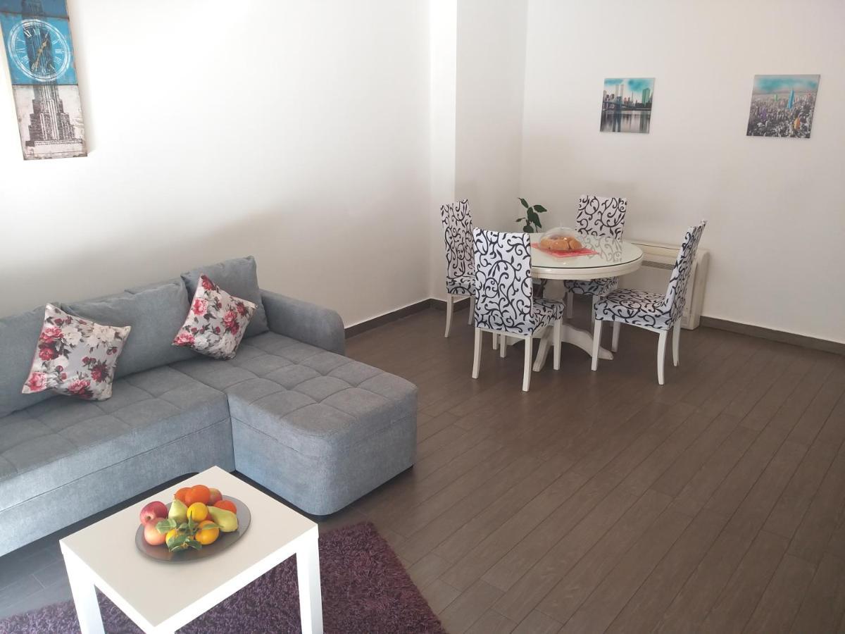 3 Bedroom Apartment With Terrace And Free Parking スプリト エクステリア 写真
