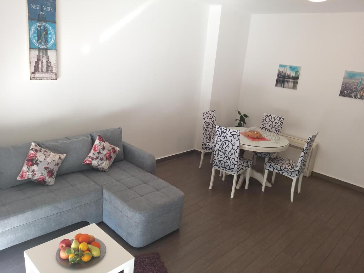 3 Bedroom Apartment With Terrace And Free Parking スプリト エクステリア 写真