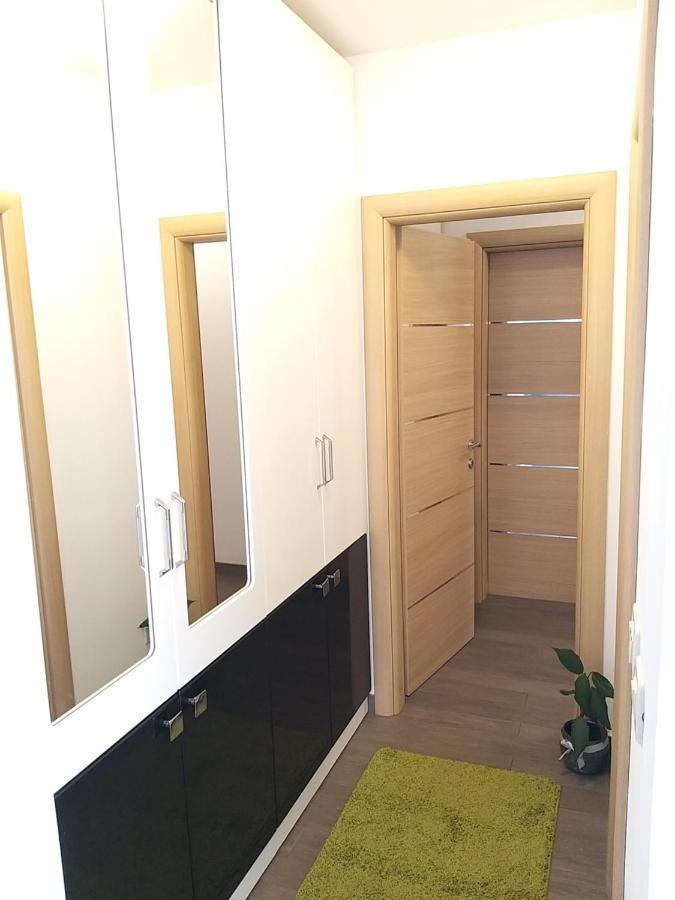 3 Bedroom Apartment With Terrace And Free Parking スプリト エクステリア 写真