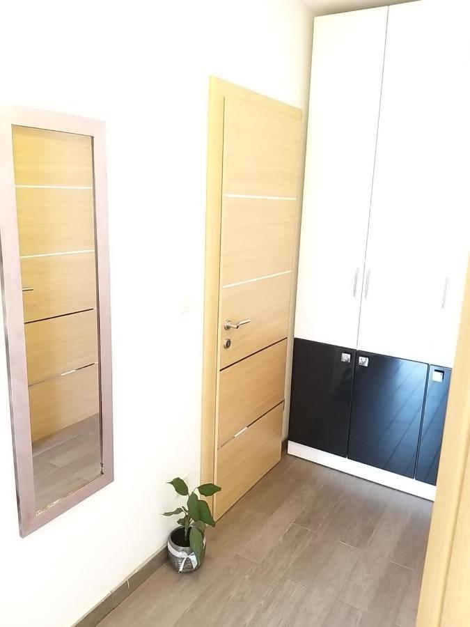 3 Bedroom Apartment With Terrace And Free Parking スプリト エクステリア 写真