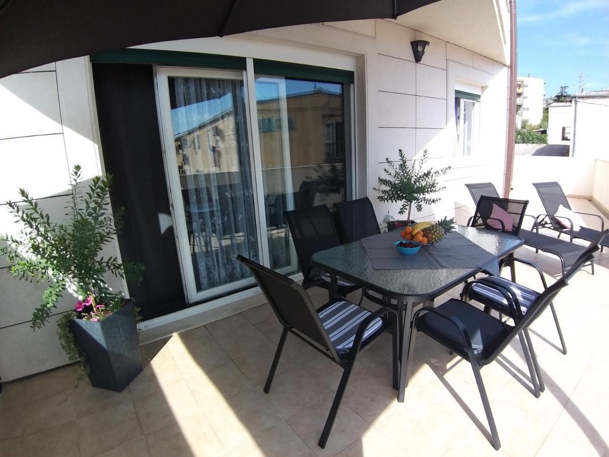 3 Bedroom Apartment With Terrace And Free Parking スプリト エクステリア 写真