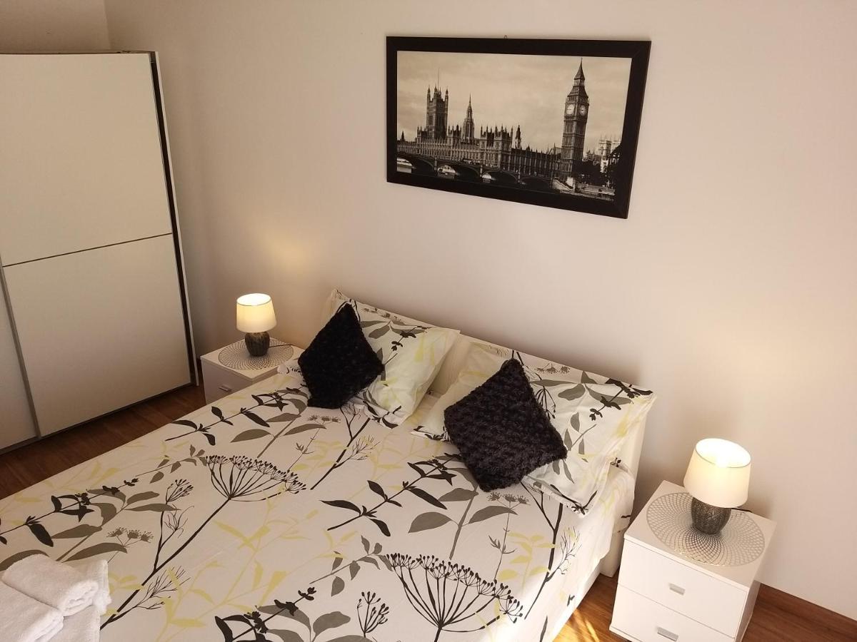 3 Bedroom Apartment With Terrace And Free Parking スプリト エクステリア 写真